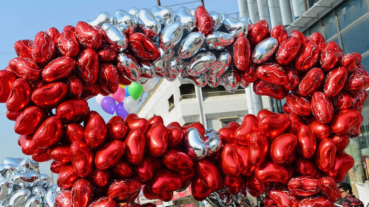 No celebres el día de San Valentín con con globos metálicos cerca de líneas eléctricas aéreas. 
<br>