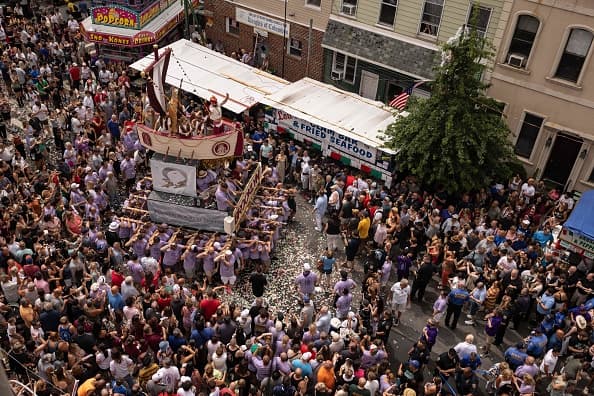 Miles de personas participan en este evento que se celebra desde 1887.