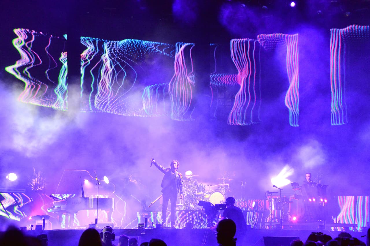 Esa es la razón por la que está en la quinta posición de este conteo y con su gira 'Drones' acumula 1,1 millones de dólares por fecha y las entradas van desde los 57,42 dólares.