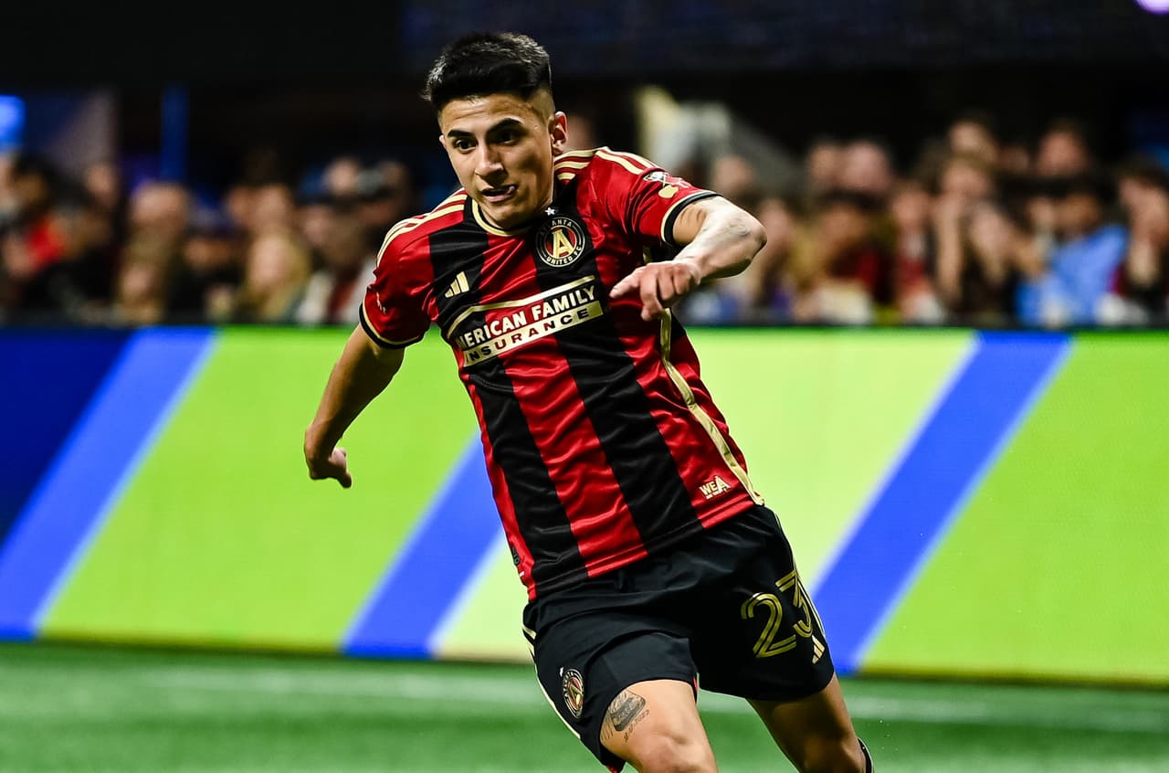 Gonzalo Pineda: "Thiago Almada tiene un techo muy alto"