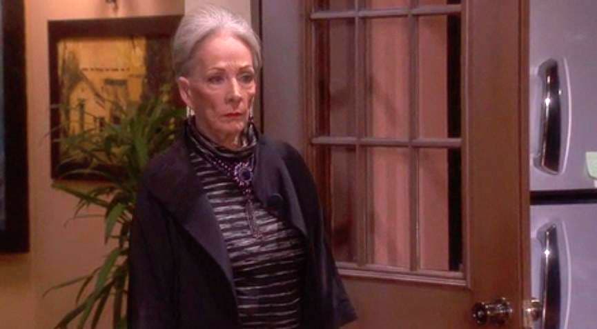 ¡No! Estás cometiendo un terrible error, ¡ella es doña Eloísa!