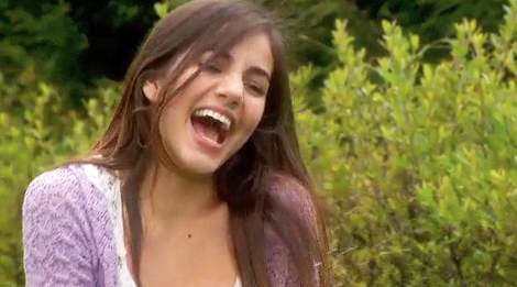 Aunque ella se puso feliz al mojarla con la manguera.