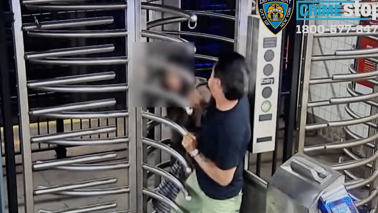 Presunto ladrón atrapa a mujer en torniquete del metro en Queens para asaltarla