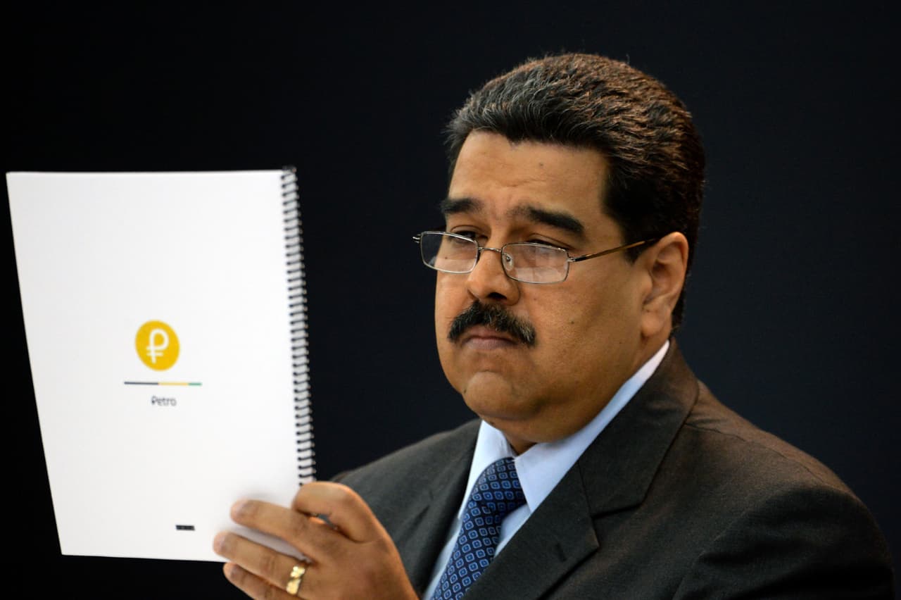 EEUU sigue cercando al gobierno de Maduro: prohíbe transacciones con la criptomoneda venezolana Petro