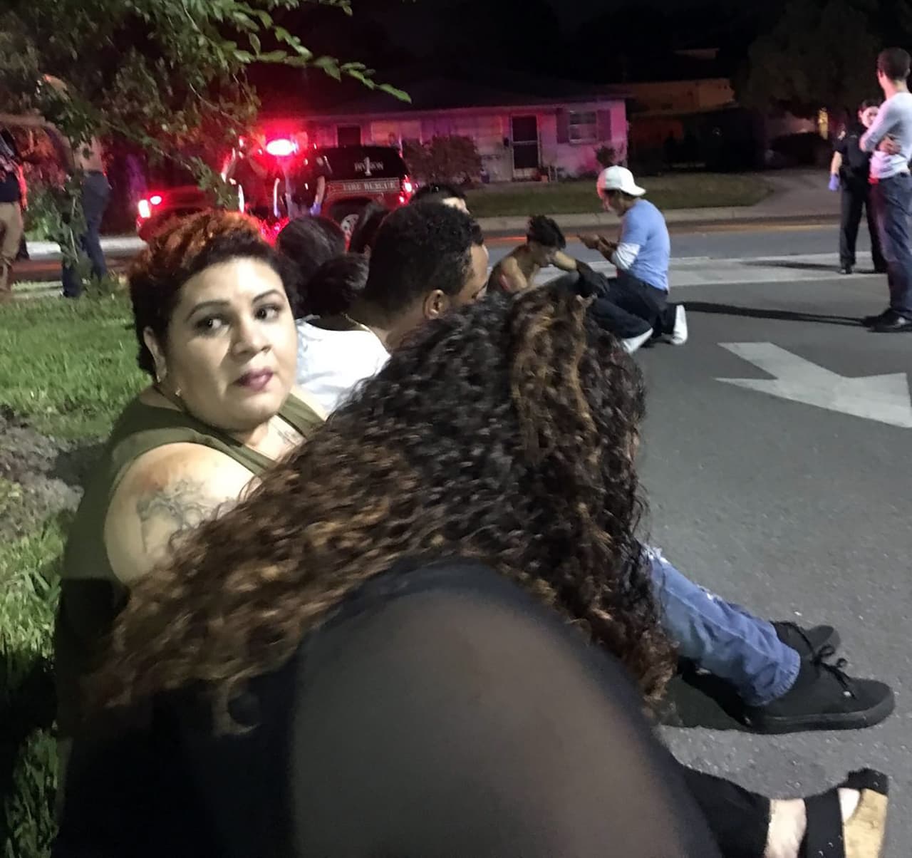 Ambiente fuera del club Pulse, después del tiroteo.