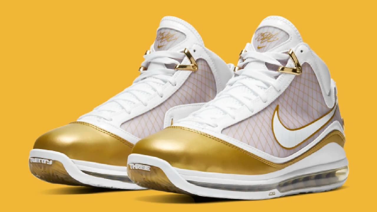 En el duelo ante los LA Clippers el 25 de diciembre de 2019, LeBron James utilizó este hermoso diseño para brillar en la duela.