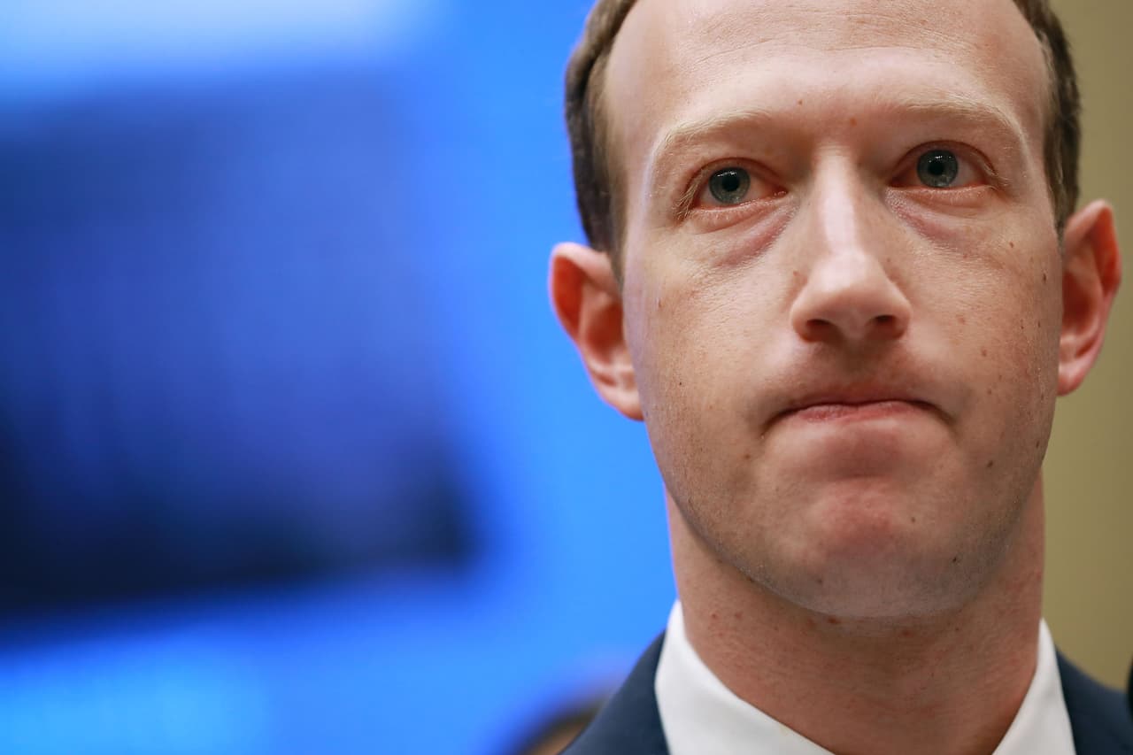 Zuckerberg revela al Congreso que sus propios datos personales también fueron filtrados a Cambridge Analytica