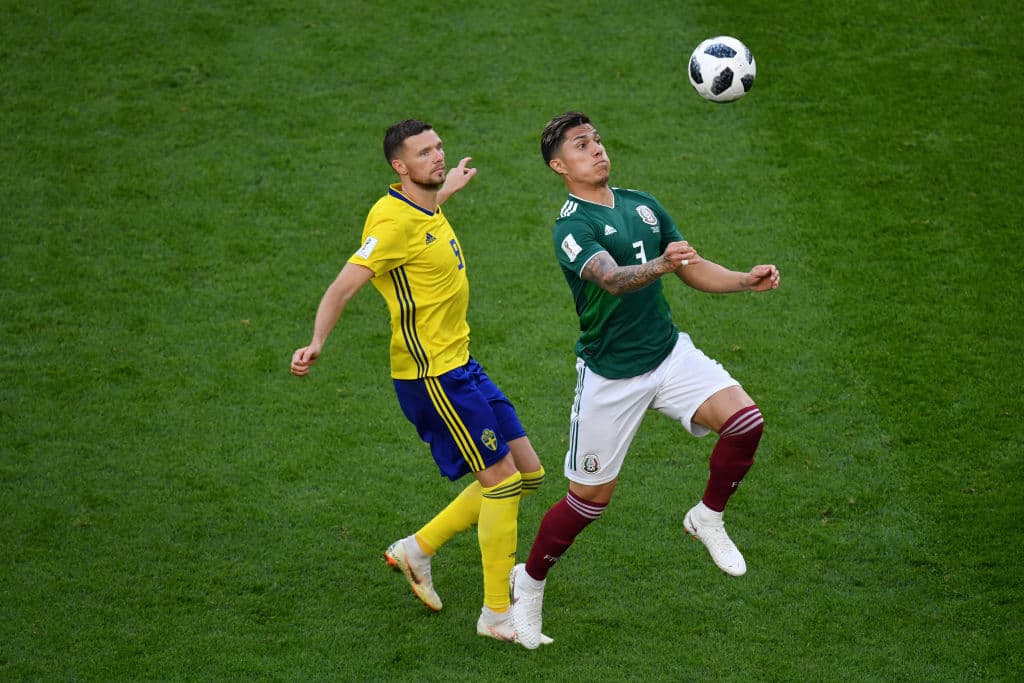 Carlos Salcedo: 7. Cuando los suecos quisieron hacer daño por la parcela que potegía Salcedo, se toparon con pared. El zaguero del Eitracht Frankfurt lució bien a secas en su desempeño personal.