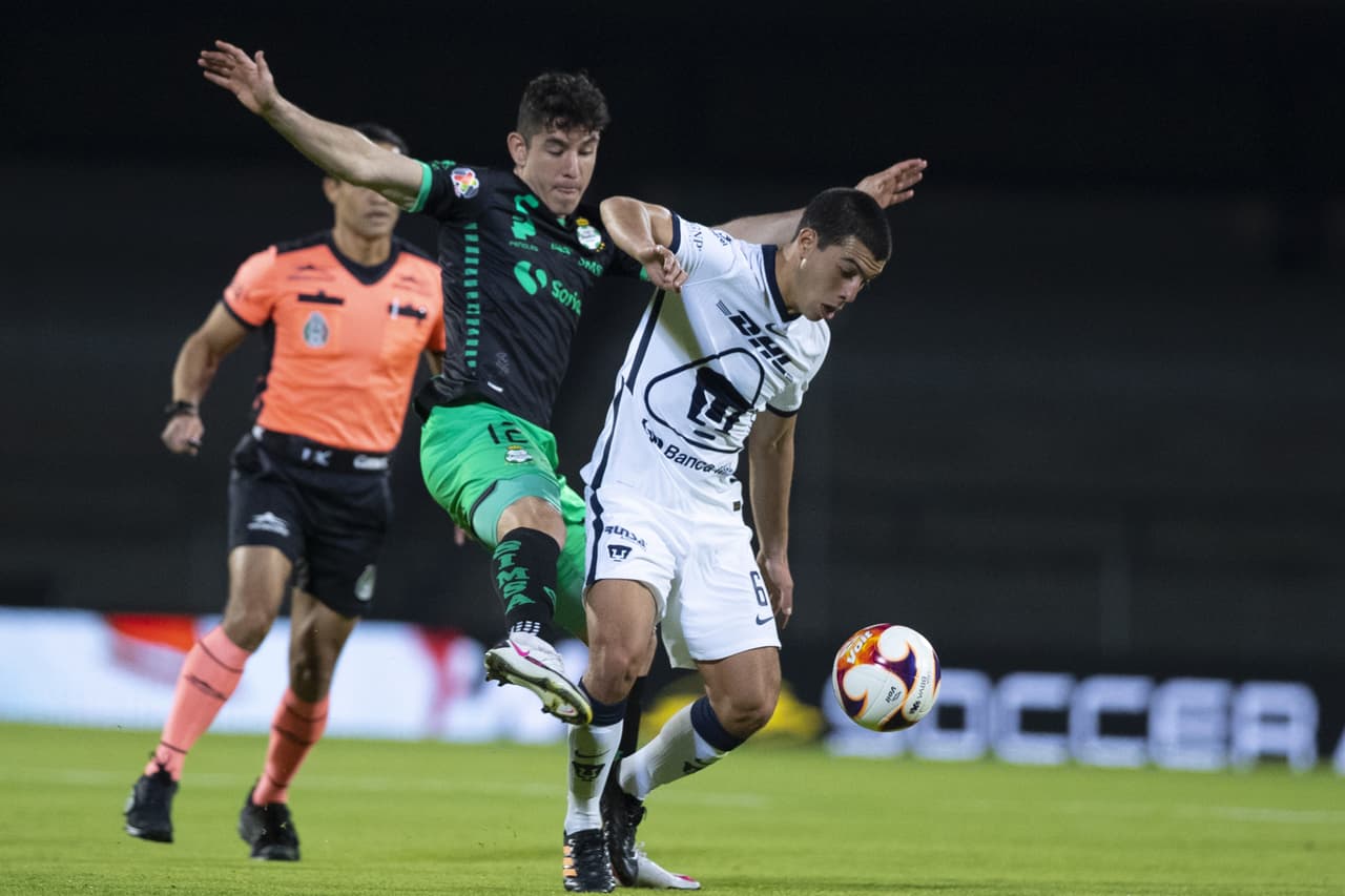 Con gol de Juan Dinenno desde los once pasos, los Pumas vencen 1-0 a Santos y se quedan con los tres puntos. Pumas rompe una mala racha de seis partidos sin ver la victoria y Santos se queda en la quinta posición del torneo.