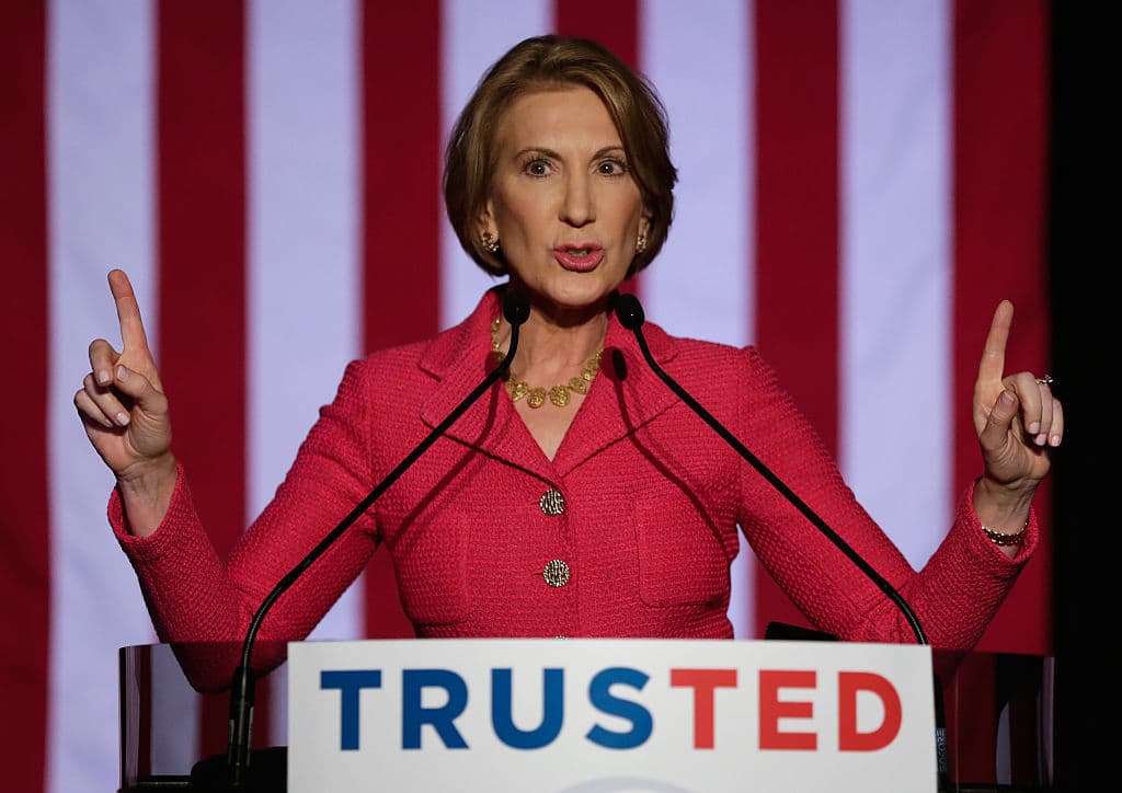 <b>Carly Fiorina. </b>Sobre la exaspirante a la candidatura republicana dijo en la revista Rolling Stone: “Miren esa cara, ¿quién votaría a alguien con esa cara?”. Luego, en un debate realizado por la cadena de noticias 
<b><a href="http://www.cnn.com/videos/politics/2015/09/16/gop-debate-cnn-debate-8p-10.cnn" target="_blank">CNN</a></b> en septiembre de 2015, el presentador le preguntó sobre sus dichos en la revista y el magnate respondió: “Ella tiene una cara hermosa y es una hermosa mujer”.