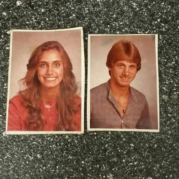 Semanas antes, Lili había compartido en la misma red social otra fotografía del recuerdo de sus años escolares: "¡Dios mío cómo pasan los años! Qué les parece, mi hermano y yo en high school Coral Park en los 80, ¡wow! Foto del anuario".