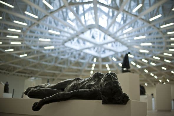 El recinto cultural forma parte de un complejo urbanístico, que incluye oficinas, un museo y centro comercial con una inversión de 800 millones de dólares.