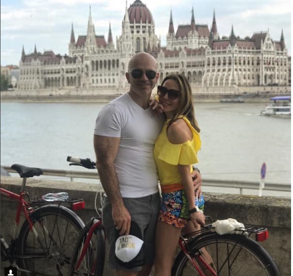 "Tenemos muchos pendientes, como hacer el cuarto, decidir el nombre, irnos de 'shopping' (compras). Falta todo eso, pero todo a su momento, todavía faltan algunos meses", adelantó.