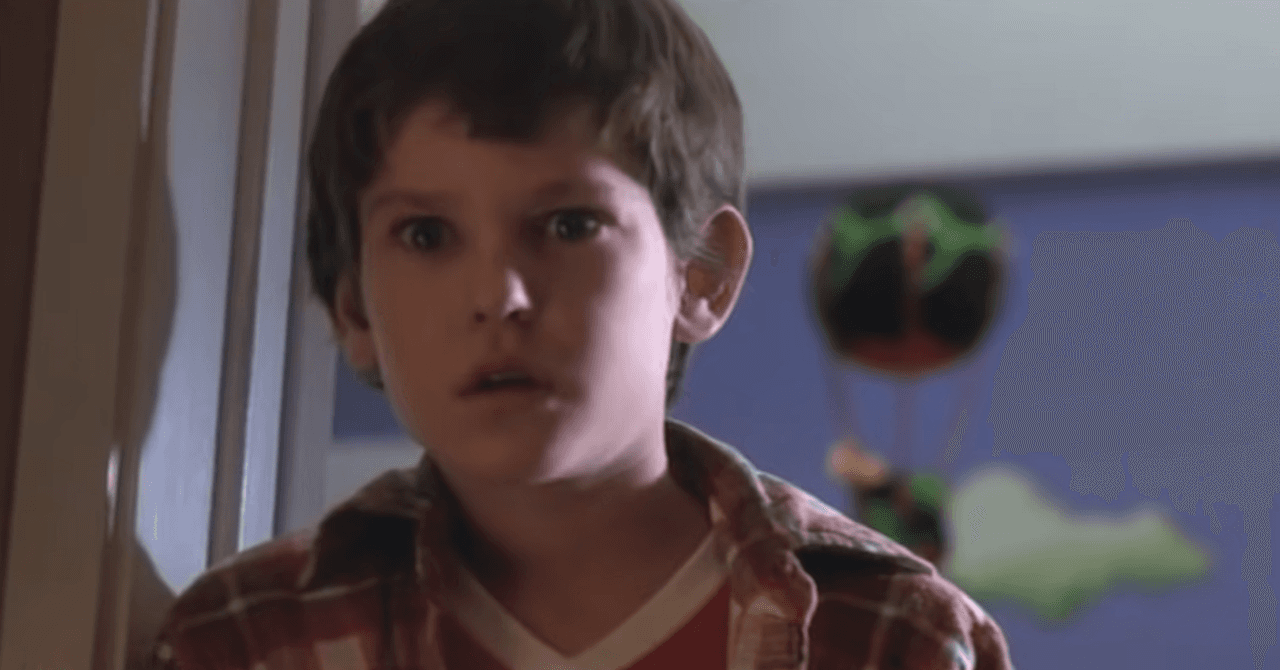 El protagonista de la historia fue 
<b>Henry Thomas</b>, un actor de 10 años que interpretó a Elliot.