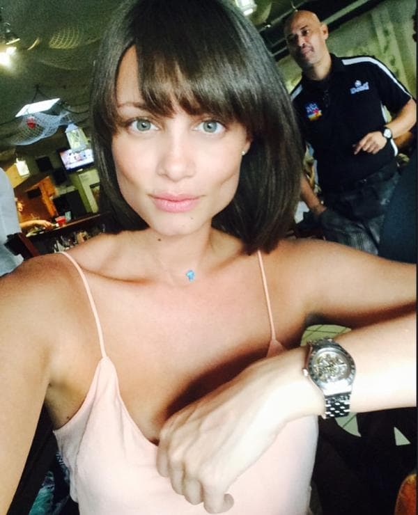 Además de ser actriz es modelo.