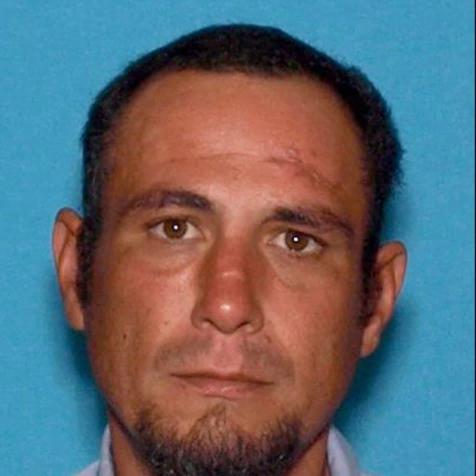 Brent Serrano fue arrestado bajo sospecha de incendiar a una mujer en Redding, California.
