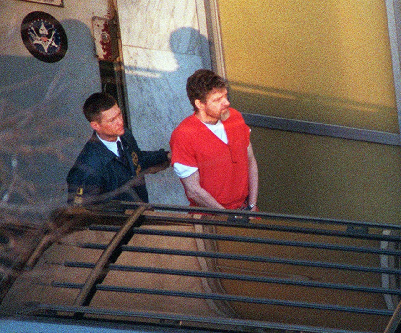 Theodore Kaczynski asesinó con sus explosivos a Hugh Scrutton, dueño de una tienda de computadoras en 1985; Thomas Mosser, ejecutivo que había estado relacionado con el naufragio del barco petrolero Exxon Valdez en 1994 y a Gilbert Brent Murray, un lobbista de la industria de la madera en 1995.