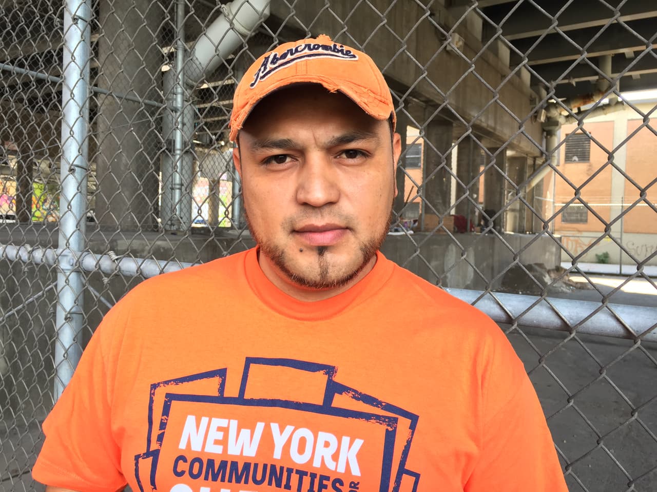 Oswaldo Mendoza no puede pagar un alquiler elevado