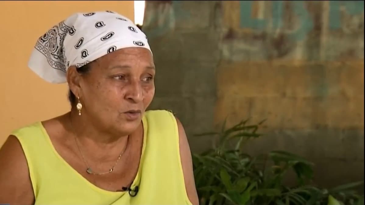 “Yo tengo que hacerle todo a ella porque no tiene a nadie más”, dice la angustiada madre, quien solo le pide a Dios que le dé fuerzas para soportar la abrumadora situación. 
<br>