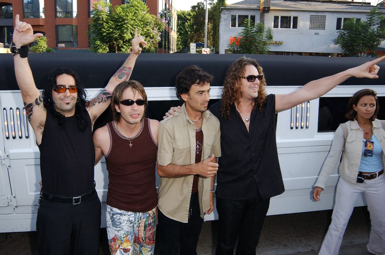 El primer disco lo lanzaron en 1981, cuando todavía el nombre de la agrupación era Sombrero Verde.