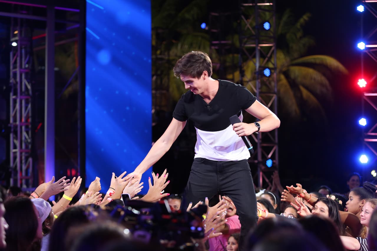 Johann no convenció a las fans pero no se quedó con las ganas de cantar y fue así como Alejandro lo salvó.