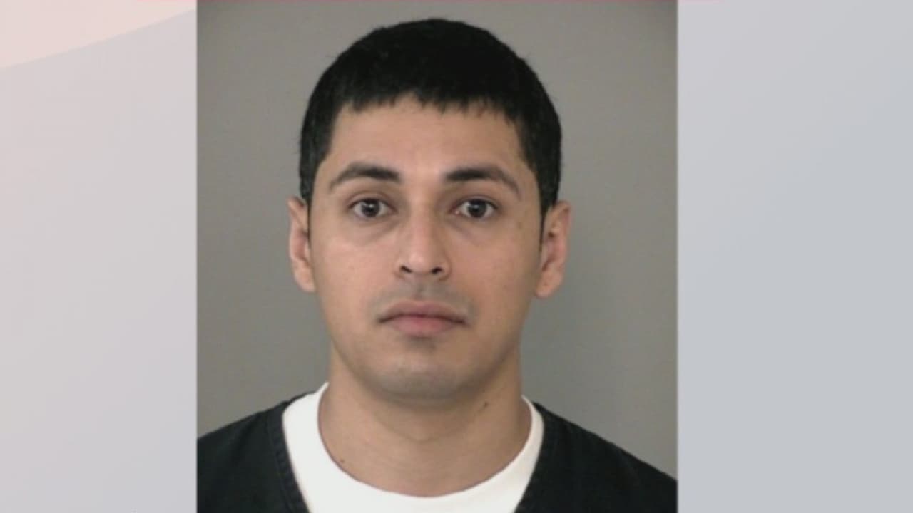 Victor Cuevas deberá llevar un grillete una vez esté en libertad, según confirmaron autoridades de la 
<a href="https://www.fortbendcountytx.gov/government/departments/administration-of-justice/sheriff-s-office" target="_blank">Oficina del Alguacil del condado Fort Bend</a> a 
<a href="https://www.univision.com/local/houston-kxln" target="_blank">Univision 45</a>.