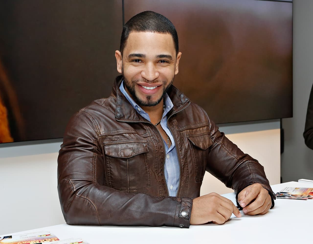 Henry Santos, se rinde ante las mujeres 