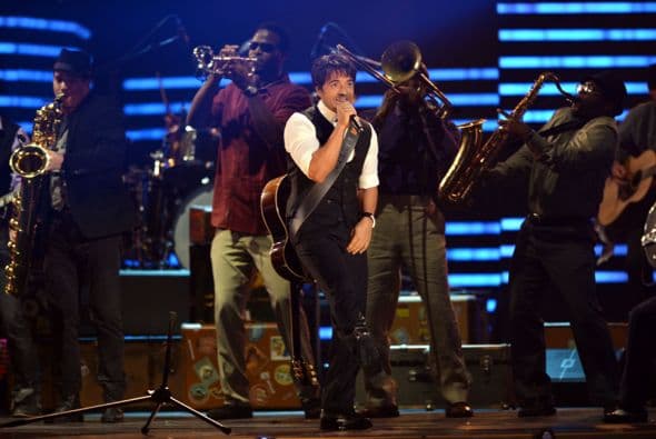 También por una gran cantidad de músicos que le contagiaron su alegría.