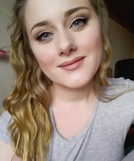 Y aquí tenemos de nuevo a Ellinor, quien tiene más de 14 mil seguidores en Instagram.