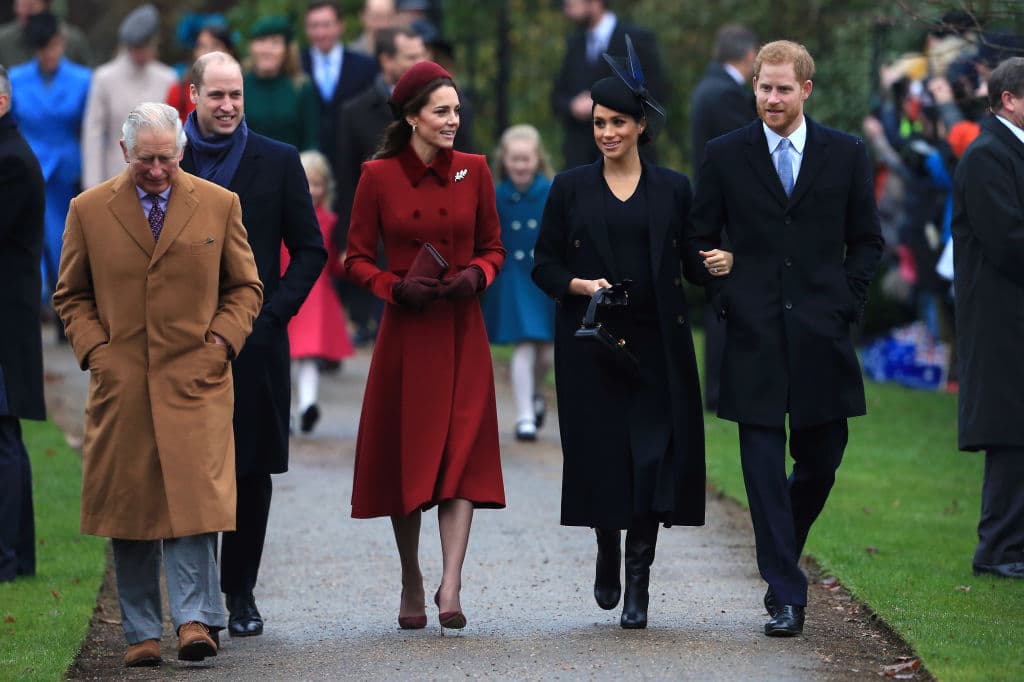 <b>25 de diciembre de 2018</b>
<br>
<br>Los duques de Sussex
<b> <a href="https://www.univision.com/entretenimiento/realeza/meghan-markle-y-kate-middleton-echan-por-tierra-los-rumores-van-felices-a-la-misa-de-navidad-fotos" target="_blank">acompañaron a la familia real</a></b> a la tradicional misa en la iglesia de Santa María Magdalena, Sandringham, al este de Inglaterra.