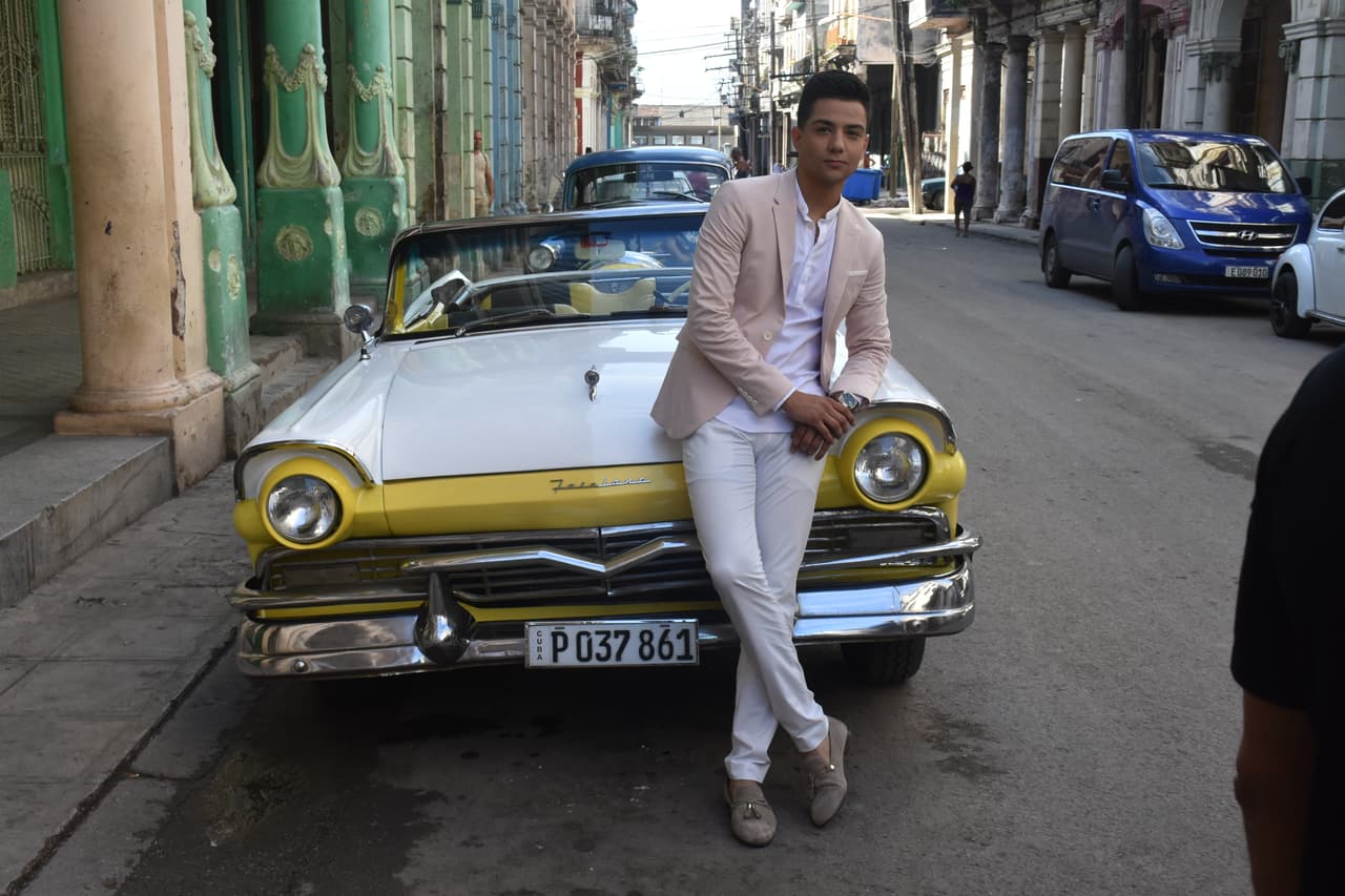 Luis Coronel grabó el video del tema 'Tal como eres' en calles de la capital cubana y aunque sólo estuvo por unas horas disfrutó al máximo su estadía en la isla.