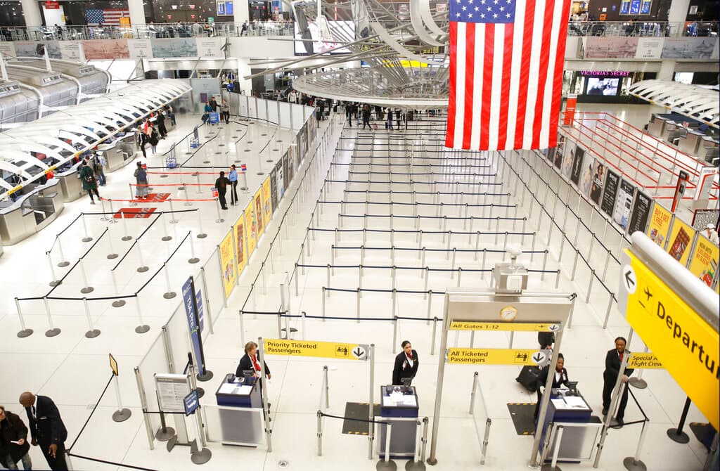 Sigue cerrada la Terminal 1 del aeropuerto JFK, reabrirá hasta el domingo 