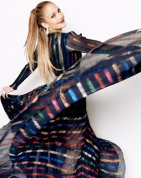 "Se toma la moda muy en serio. No quiere ser pillada accidentalmente vistiendo lo mismo dos veces. Cuando decide llevar algo más de una vez es con alguna intención concreta", agregó la fuente.