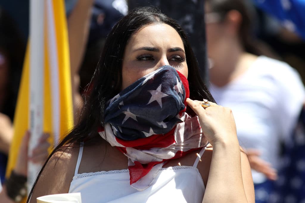 La hispana que protestó para exigir la reapertura de California podría enfrentar cargos criminales