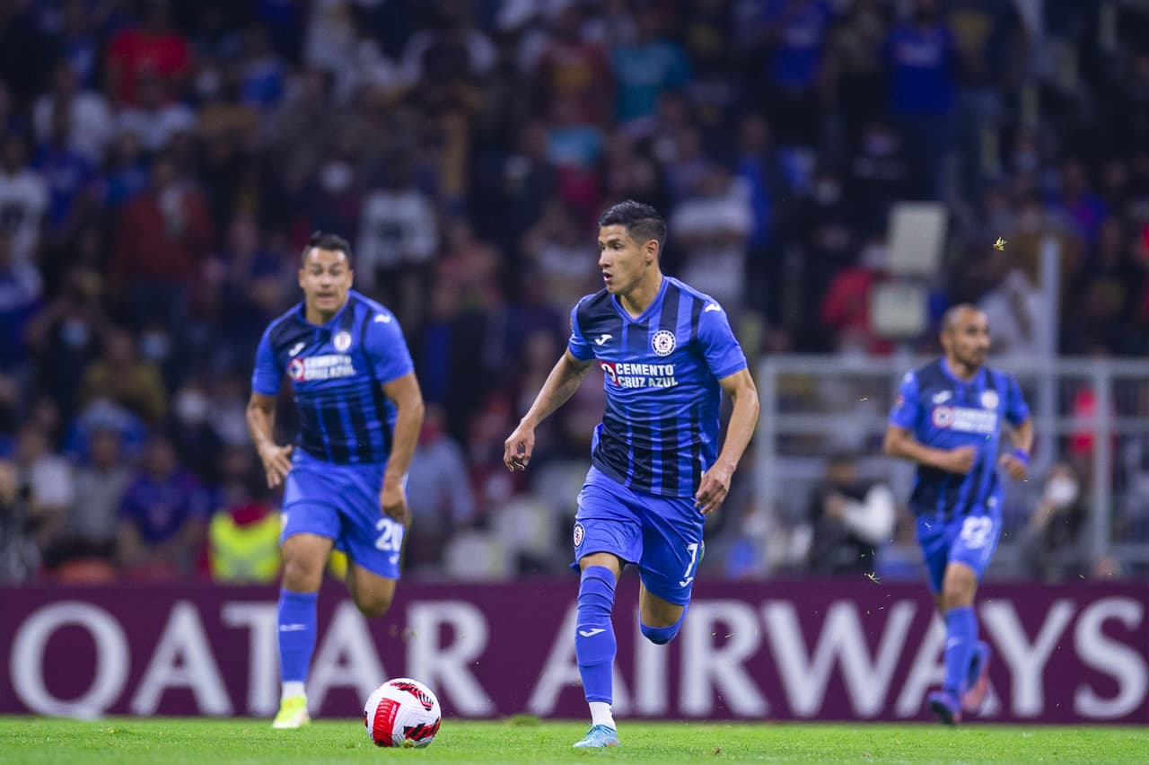 Cruz Azul y Pumas brindaron un partido entretenido y dramático en la vuelta de las Semifinales de la Concacaf Liga de Campeones celebrada en el Estadio Azteca.