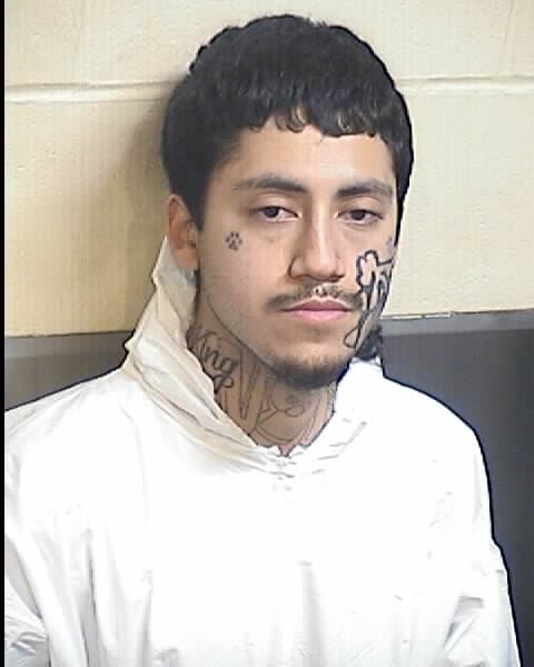 Luego del tiroteo, autoridades de distintas agencias comenzaron con la búsqueda del sospechoso, quien fue identificado como 
<a href="https://www.univision.com/local/fresno-kftv/localisimo/nathaniel-dixon-hombre-disparo-contra-policia-selma">Nathaniel Dixon, de 23 años. </a>