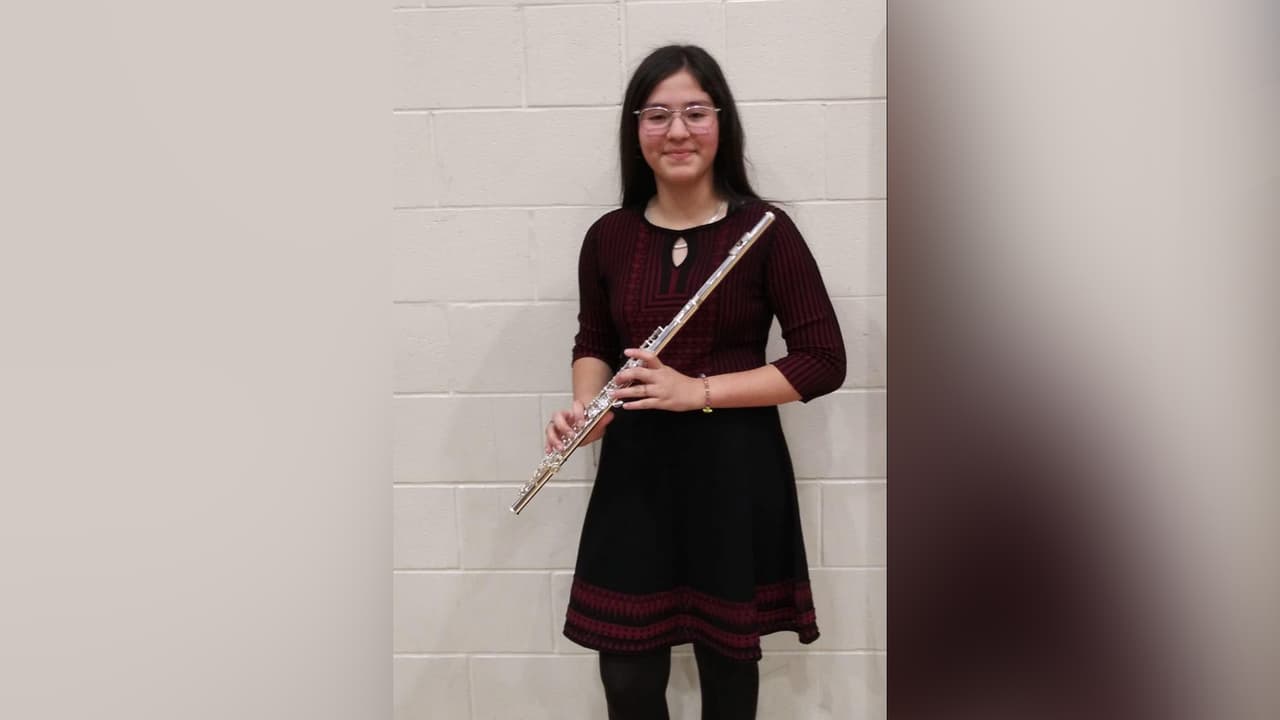 “Yo lo único que quisiera es honrar la memoria de Dianita. Era una niña muy buena, de un corazón muy humilde, respetuosa con sus maestros, estaba en la banda y tocaba la flauta”, aseguró la madrina.
<br>