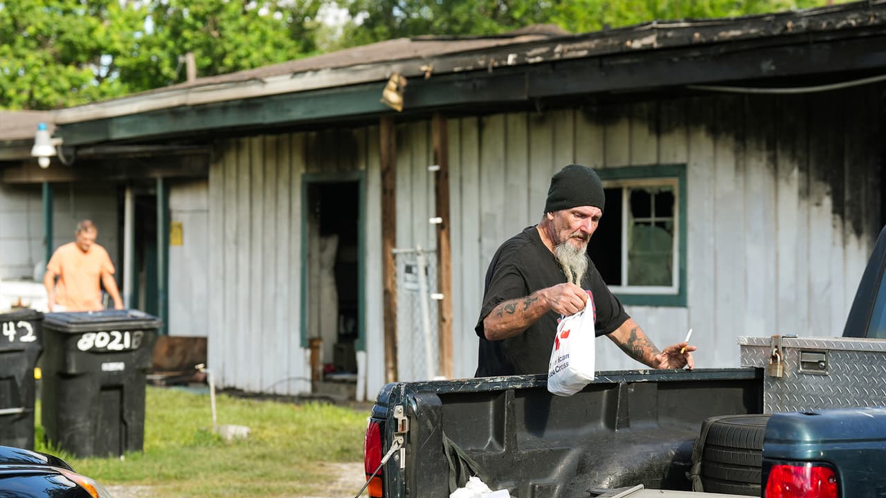 Hombre incendia una vivienda y balea a cinco vecinos en Houston: lo expulsaron por no pagar la renta