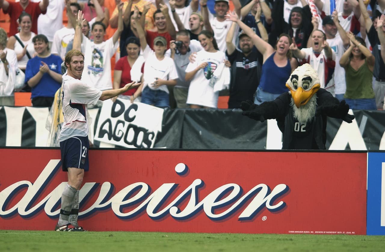 El formato del All-Star cambiaría de nuevo en 2002, cuando las Estrellas de la MLS enfrentaron a la selección de Estados Unidos en el RFK Stadium en Washington D.C.