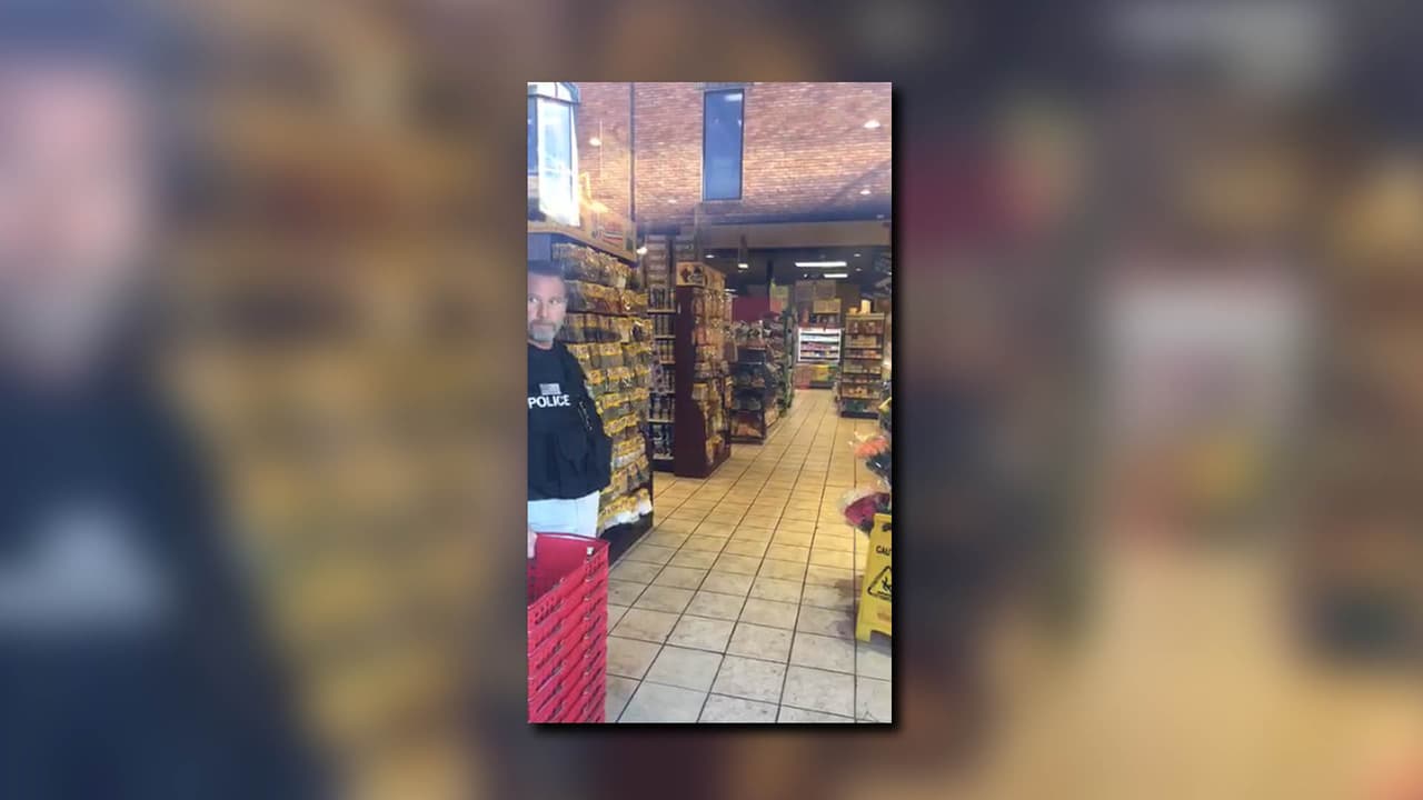 Testigos dijeron que vieron a oficiales del 
<b><a href="http://www.irs.gov" target="_blank">Servicio de Impuestos Internos (IRS). La agencia dijo mediante un vocero a Noticias 34 que buscaría información sopbre el caso y no confirmó la operación.</a></b>