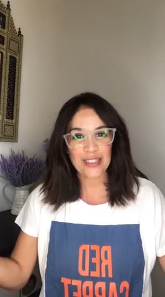 Después de una semana de padecer síntomas de gripe, 
<b><a href="https://www.univision.com/shows/despierta-america/karla-martinez-confirma-que-dio-positivo-al-test-de-coronavirus-video" target="_blank">Karla Martínez</a></b>, del matutino 
<b><a href="https://www.univision.com/shows/despierta-america" target="_blank">Despierta América</a></b>, informó que se contagió. "Esta mañana, 'Karlita' nos acaba de confirmar que su examen dio positivo al covid-19", dijo Satcha Pretto el lunes 20 de julio. El 4 de agosto, anunció gustosa que 
<b><a href="https://www.univision.com/shows/despierta-america/le-gane-la-batalla-al-coronavirus-asi-de-feliz-fue-que-karla-martinez-compartio-la-noticia-al-recibir-sus-resultados-video" target="_blank">le había "ganado la batalla"</a></b> a la enfermedad.