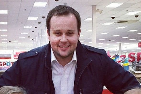 La familia no contactó a la policía, sino que envió a Josh a terapia religiosa.