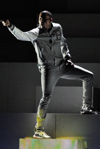 Homenaje a Whitney Houston en GRAMMY 2012                                        