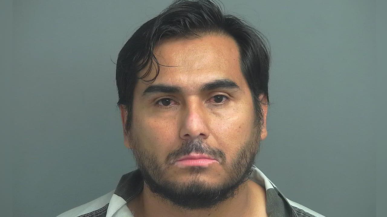 J Santos Pineda es buscado por indencencia con un menor.