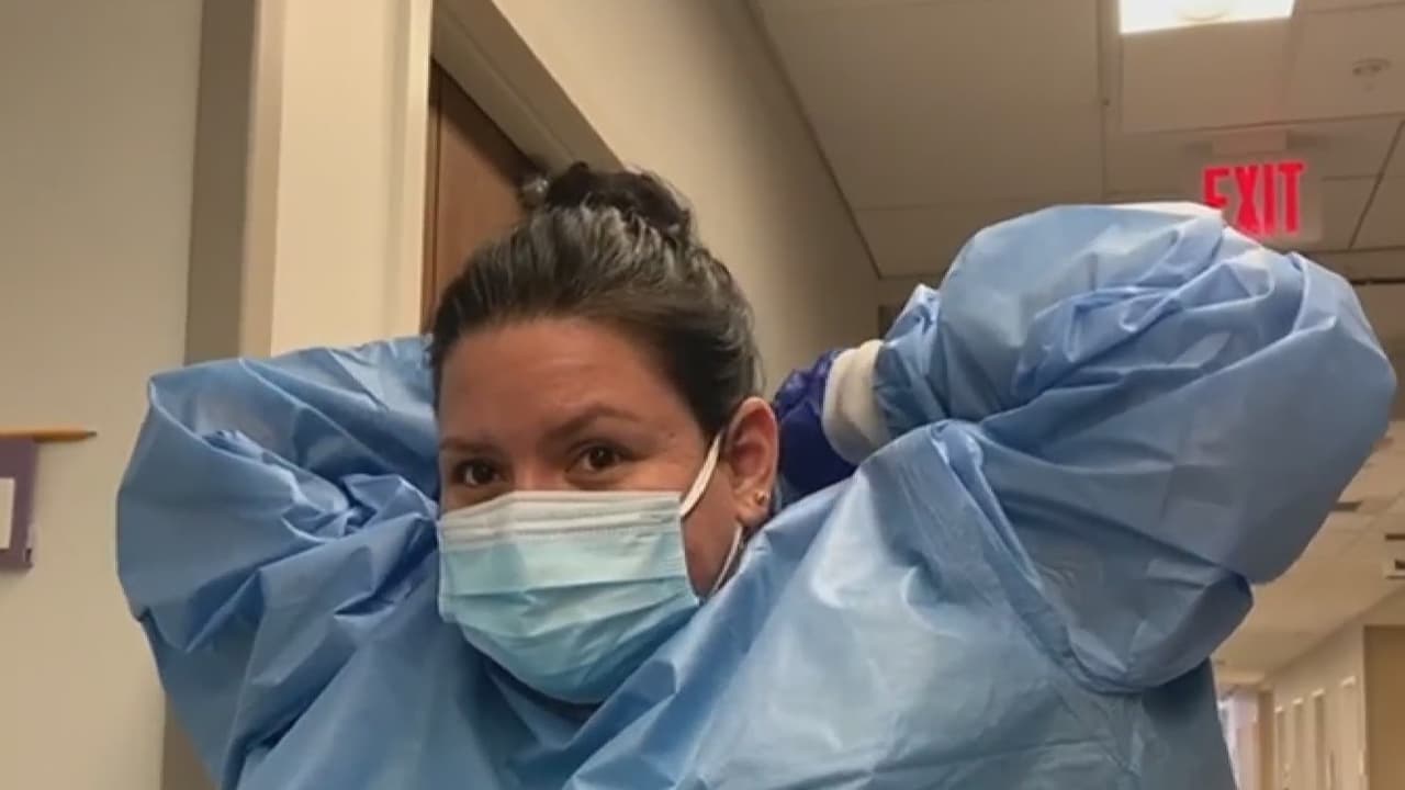 “Máscaras de tela y quirúrgicas no sirven contra ómicron”: expertos alertan sobre la fácil propagación de la nueva variante del coronavirus