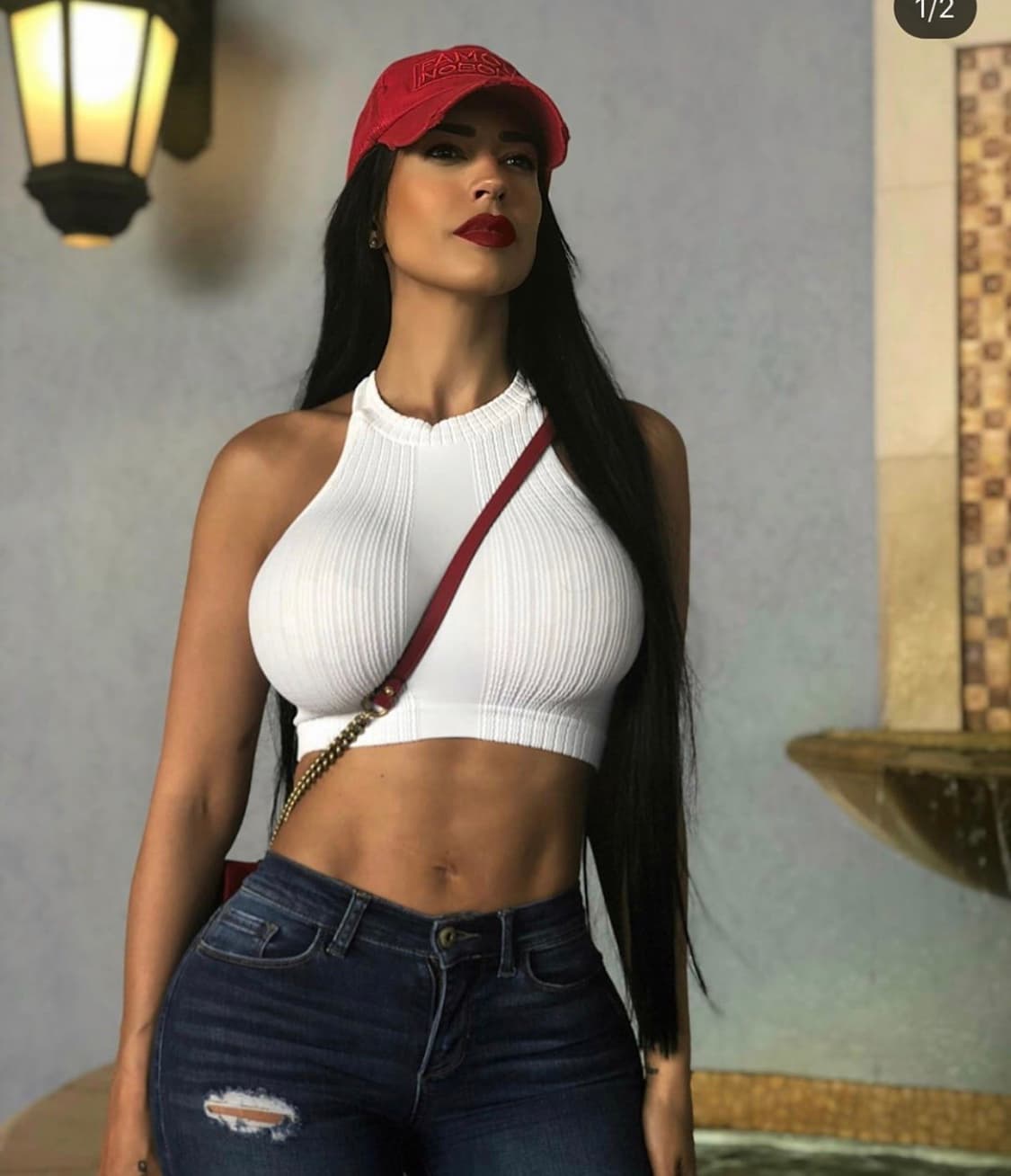 La orden de arresto refiere que los sospechosos robaron en casas joyas de alto valor y efectivo.