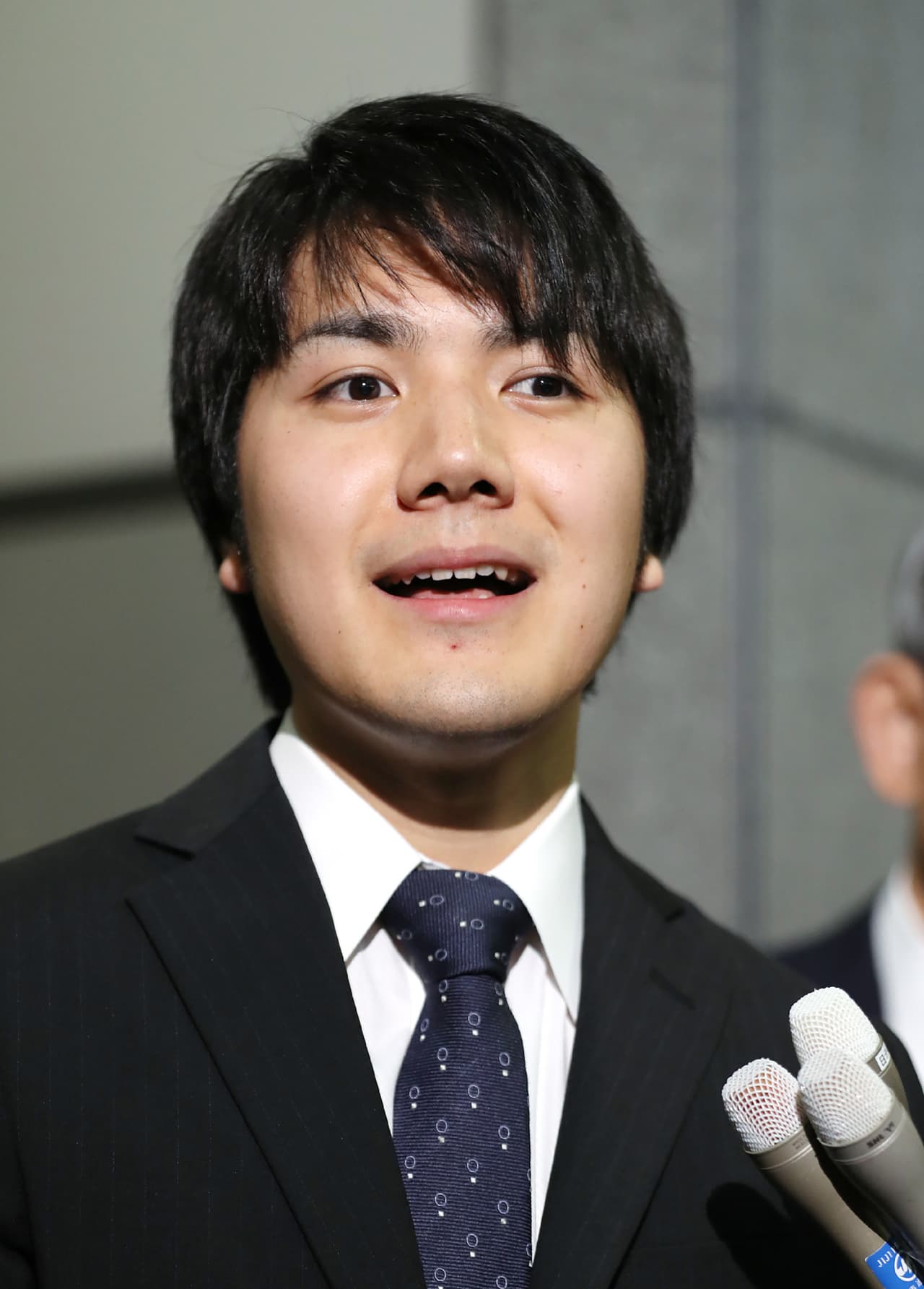 Durante la conferencia en la que anunciaron su unión, Kei también reiteró su amor por su esposa. “Amo a Mako”, dijo. “Me gustaría pasar el resto de la única vida que tengo con la persona que amo”.
<br>