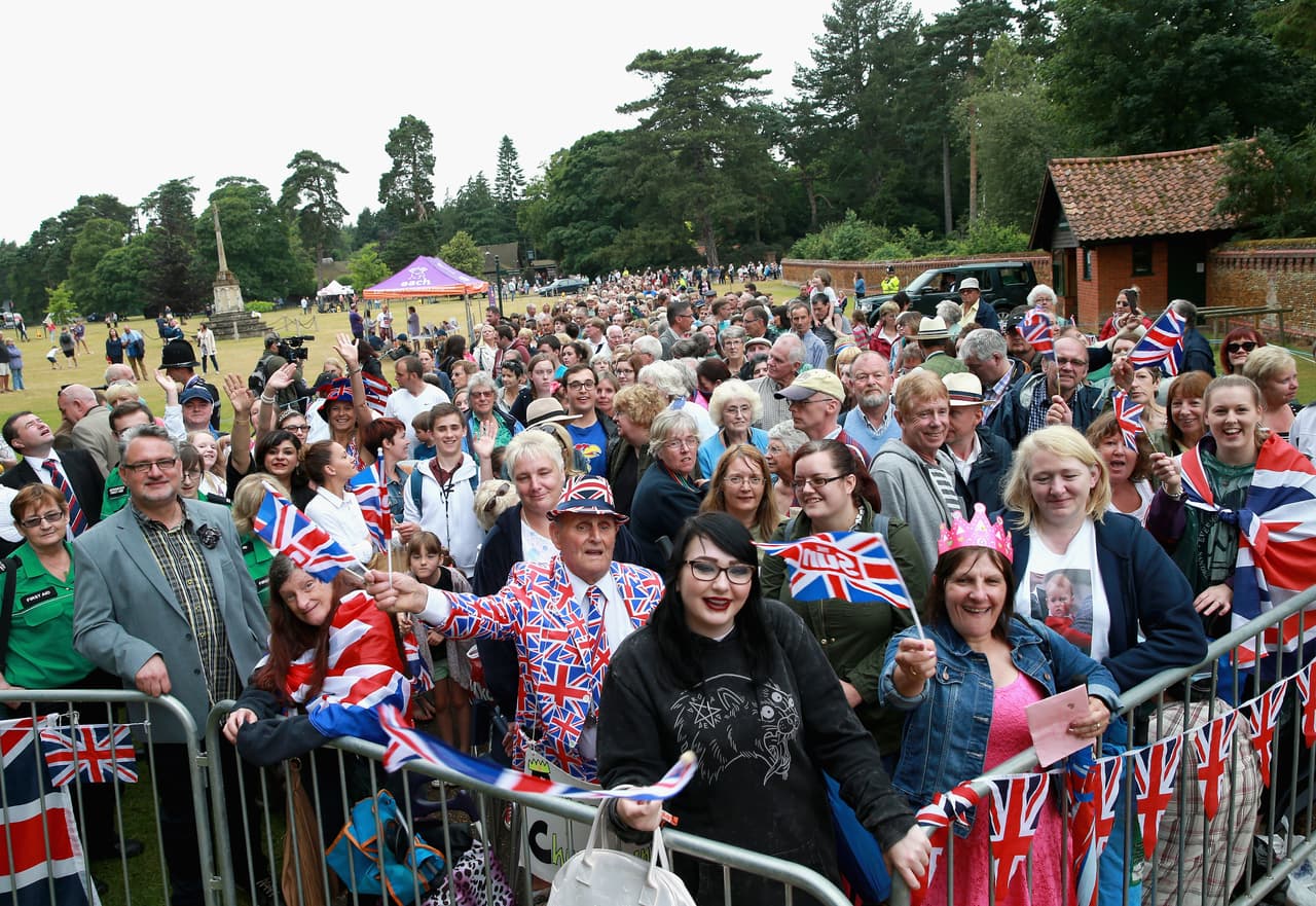 Muchas personas se dieron cita a las afueras de la iglesia St. Mary Magdalene de Sandringham.