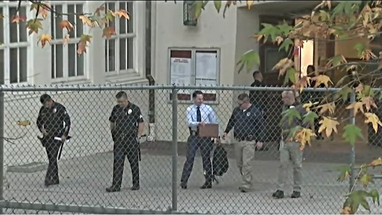 Dos estudiantes apuñalados tras riña en escuela de Los Ángeles; autoridades investigan los hechos