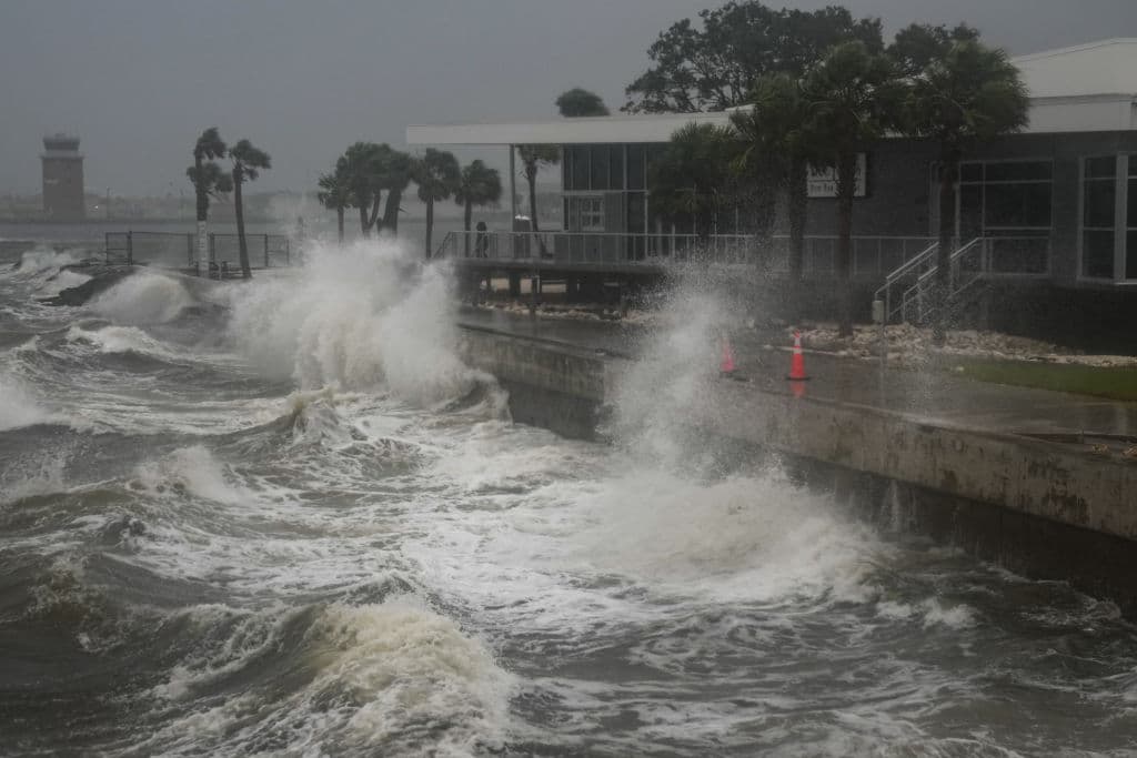 El clima empeoraba rápidamente este miércoles en la costa oeste de Florida.